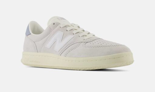 Sneakers New Balance T500 Reflection: una dichiarazione di lusso che riaccende la magia del modello originale