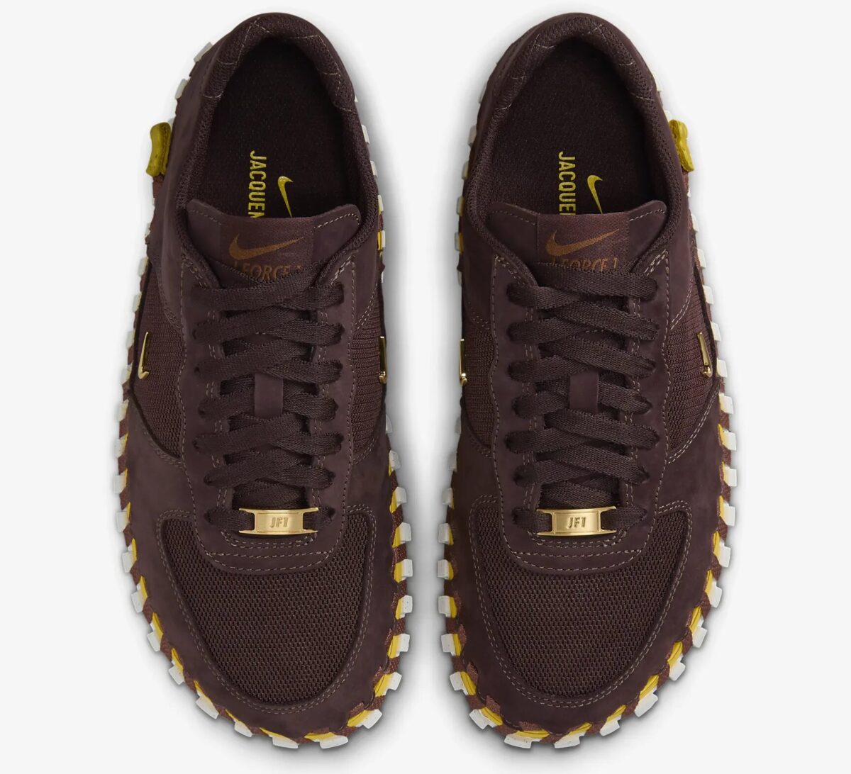 Jacquemus x Nike J Force 1 Low LX Earth: il design d&rsquo;eccellenza in una sneakers che ricorda l&rsquo;arte pi&ugrave; sostenibile al mondo