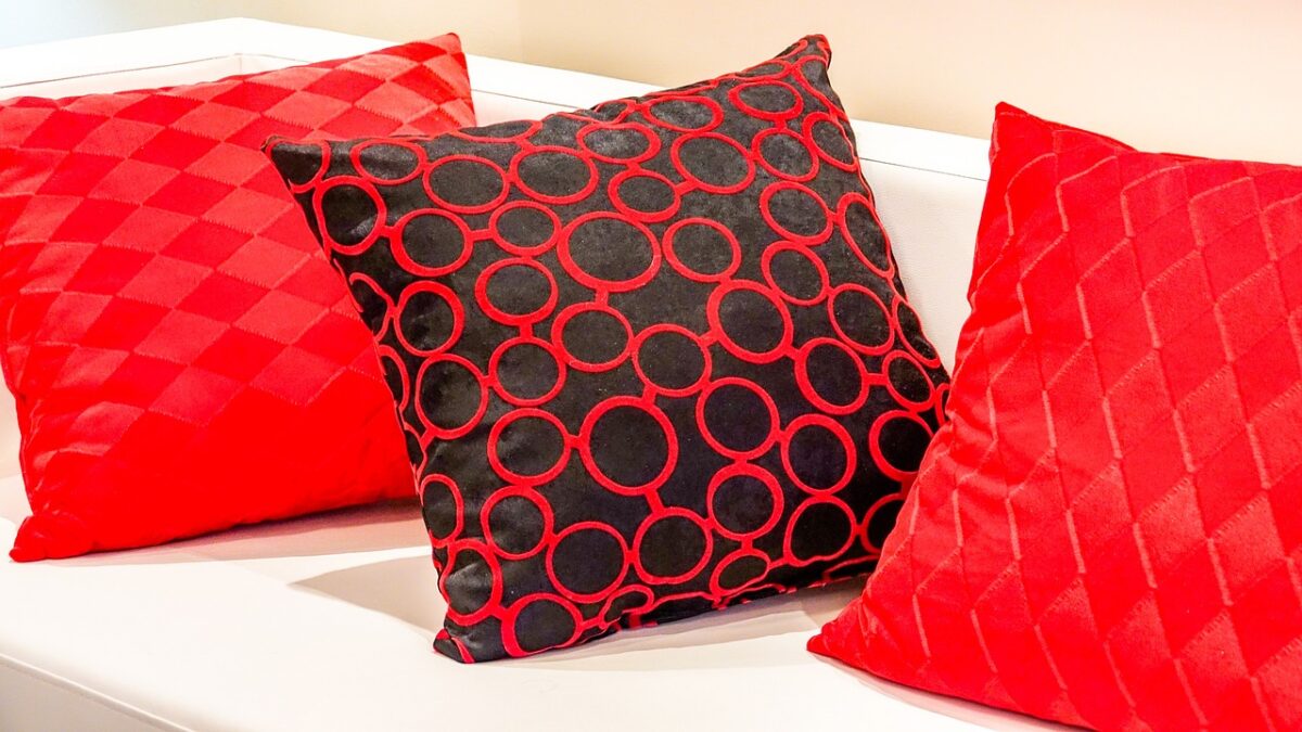 Unexperted Red Theory: la teoria del rosso inaspettato per l&rsquo;interior design diventa virale
