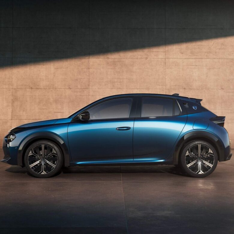 Fiancata Lancia Ypsilon Cassina