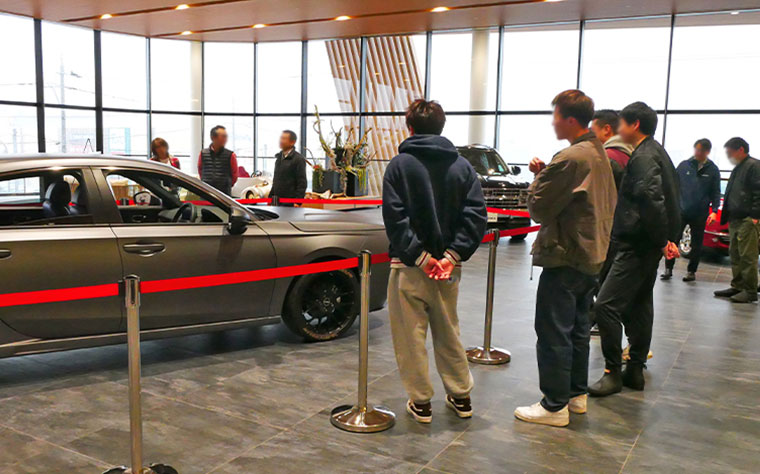 Presentazione Mitsuoka M5