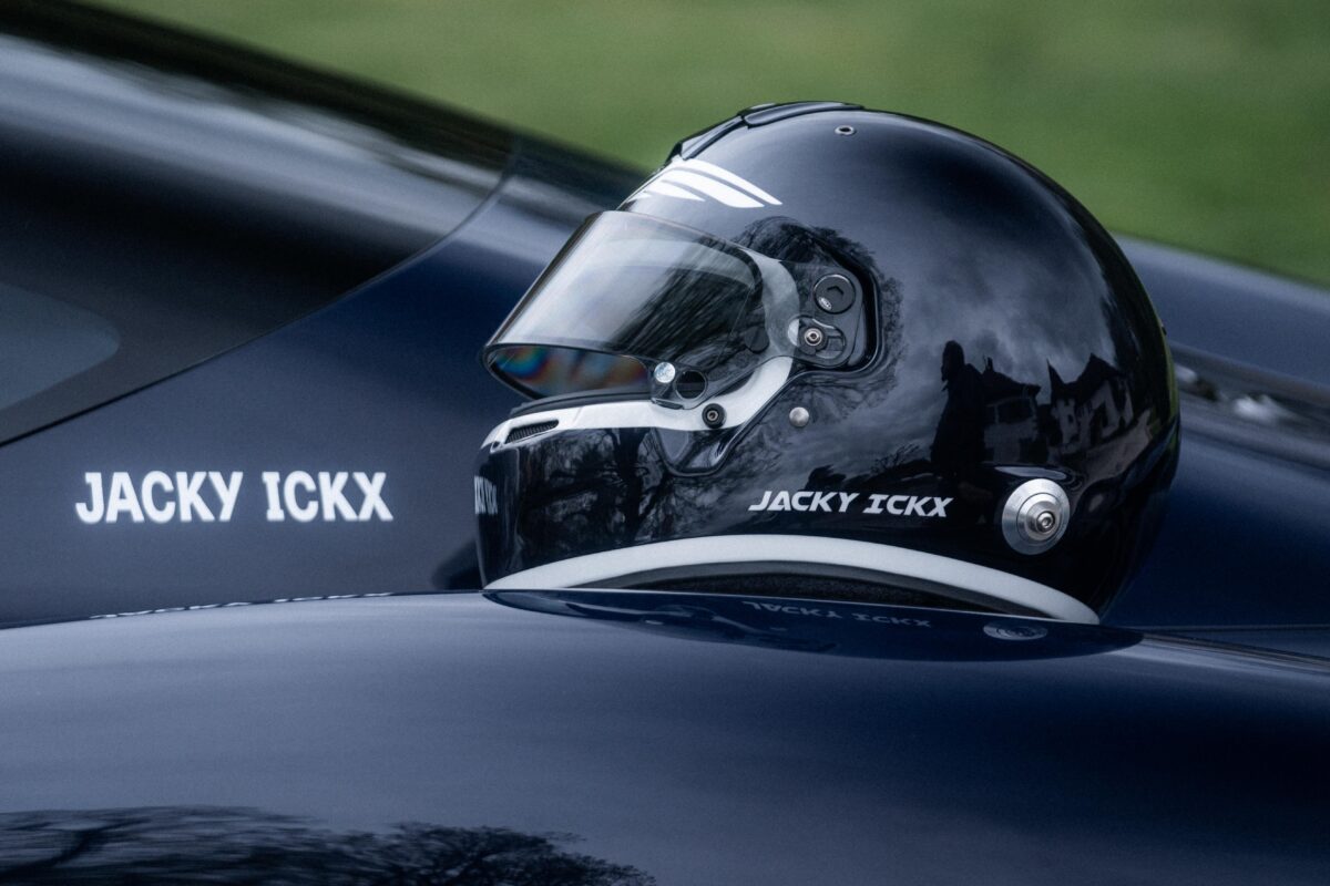 X Gran Berlinetta Tribute 2024 casco Jacky pilota ickx