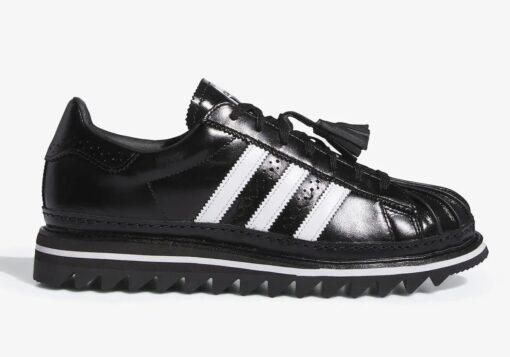 I trattamenti total black delle favolose Adidas Superstar CLOT: torna la magica collaborazione, questa volta in nero