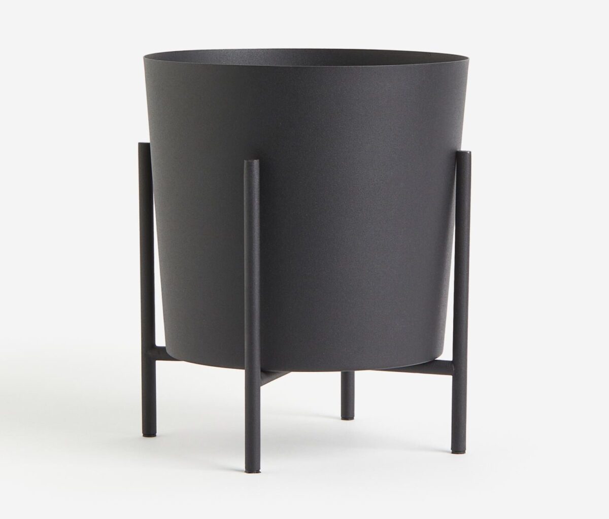 Collezione novit&agrave; H &amp; M Plant Lovers: la durezza del metallo incontra la delicatezza delle piante