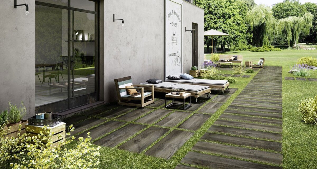 Pavimenti per esterni Marazzi: tante soluzioni in gres effetto legno