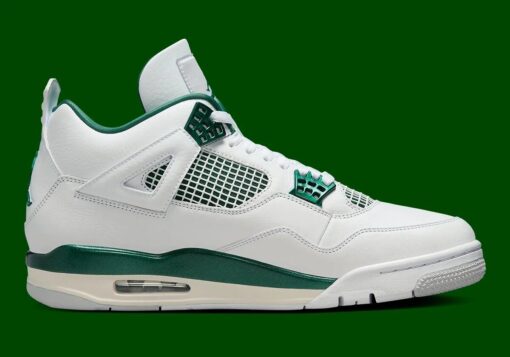 La più bella e attesa della stagione estiva la sneakers Air Jordan 4 Oxidized Green