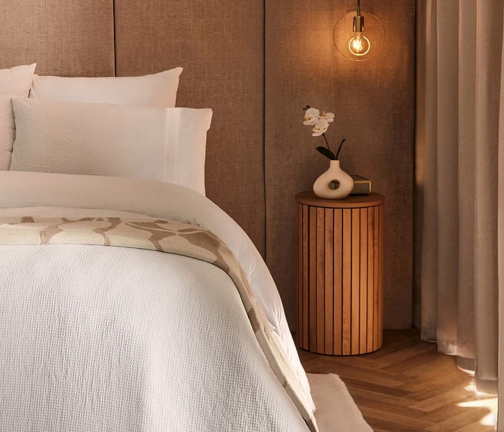 Quiet luxury in camera da letto con gli accessori minimalisti Primark Home
