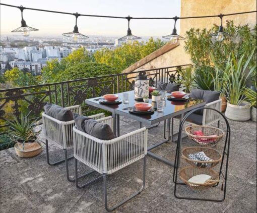 Salotto da giardino in alluminio: idee per arredare l’outdoor da Maisons du Monde