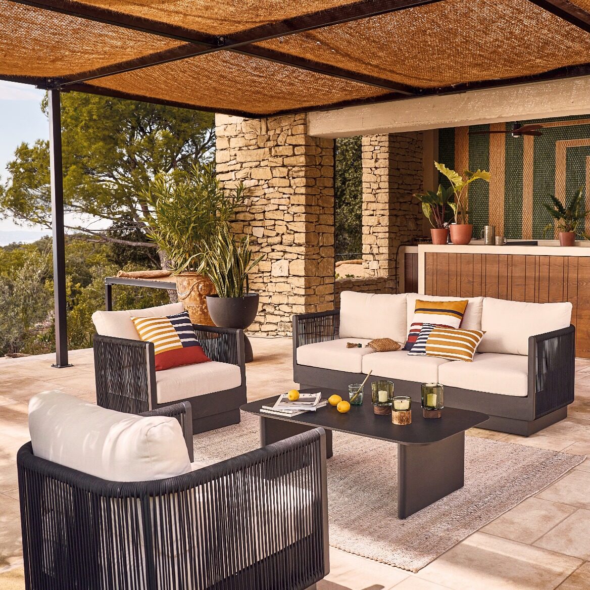 Salotto da giardino in alluminio: idee per arredare l&rsquo;outdoor da Maisons du Monde