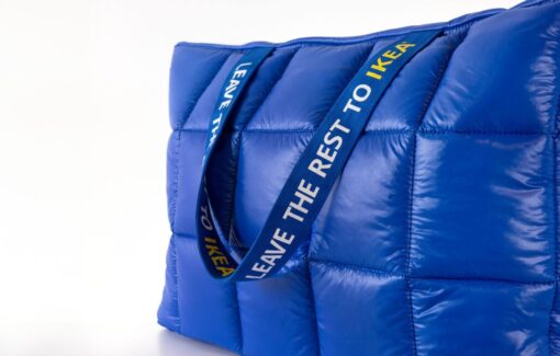 Nuova versione per la borsa blu Ikea, ora ancora più funzionale