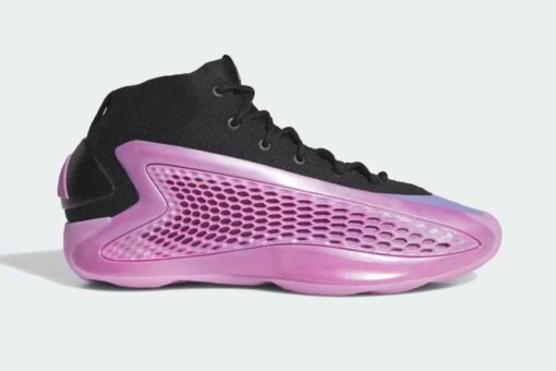 Il look ufficiale delle nuove Adidas AE1 Mid Light Purple