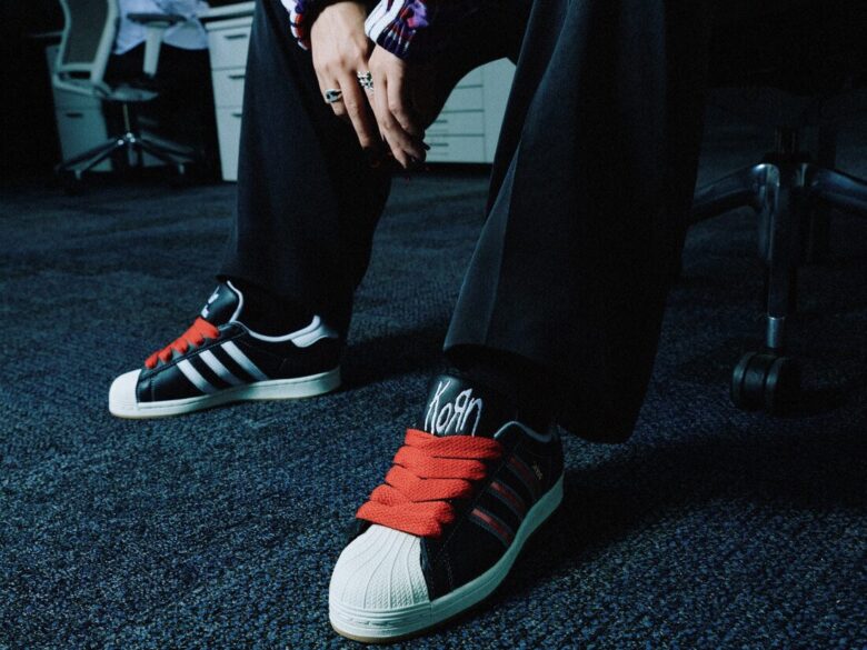 KoRn e Adidas