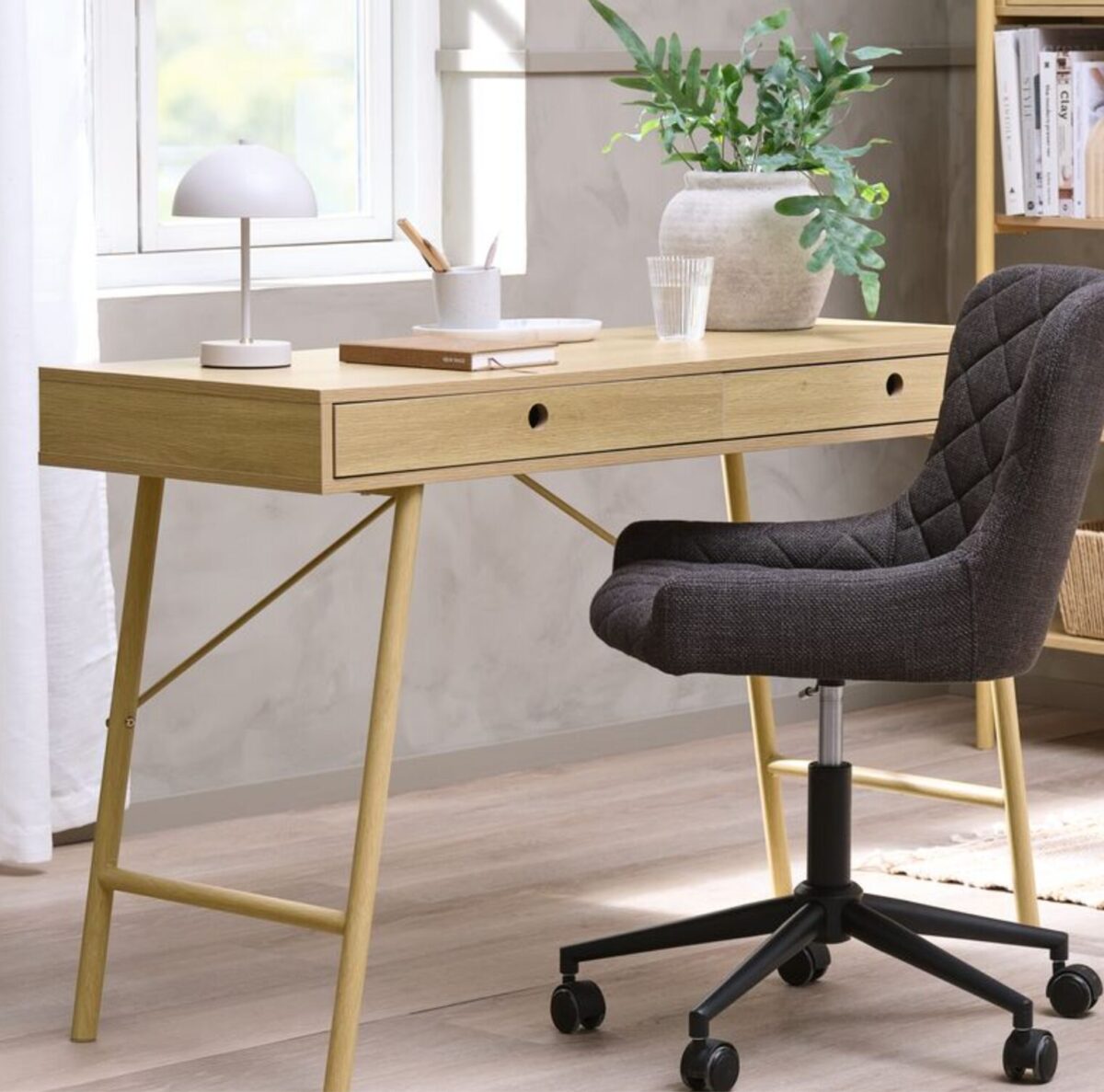 Lasciati ispirare dai saldi Jysk e acquista la scrivania perfetta!