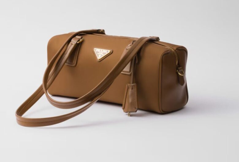Moda s&igrave; ma anche praticit&agrave;: tutte pazze per il bauletto medium Prada brandy
