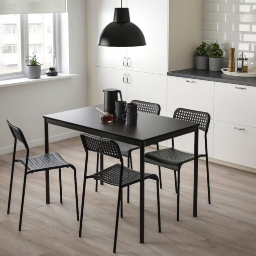 Tavoli IKEA: i modelli del catalogo 2025