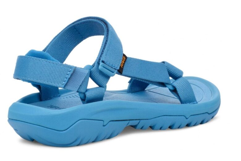 Le Hurricane XLT2 di Teva sono un’esplosione di colori per il tempo libero d’estate