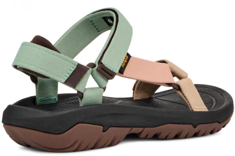 Le Hurricane XLT2 di Teva sono un’esplosione di colori per il tempo libero d’estate