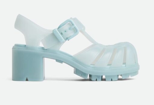 I sandali fisherman Gertie di Bottega Veneta per un’estate irriverente e alla moda