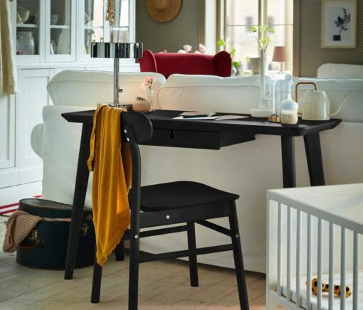 Scrivanie Ikea in saldo! Non è mai presto per preparare gli interni!