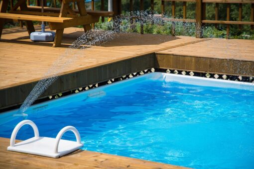 Piscina interrata senza permessi: cosa si rischia