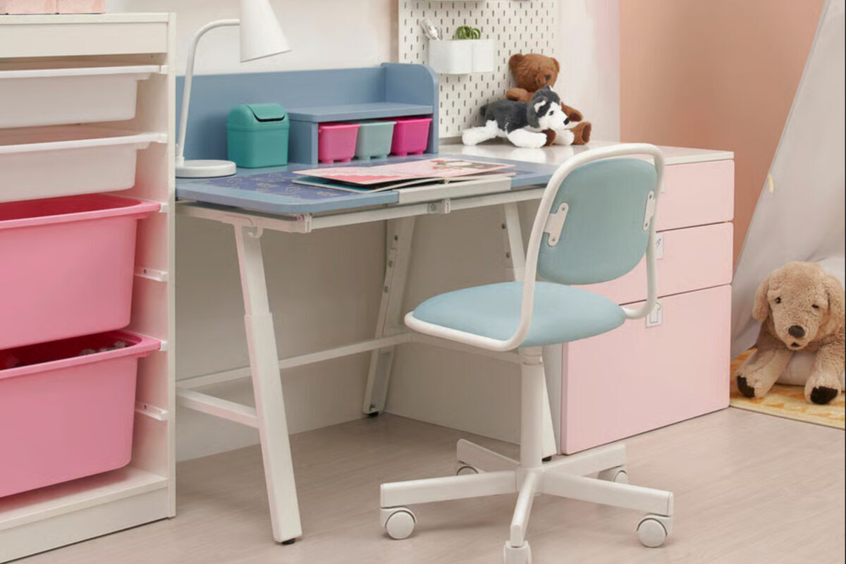 Scrivania per bambini: il modello di Ikea che segue la crescita