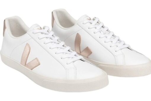 Le sneakers Veja indossate da Kate Middleton sono le più desiderate del momento