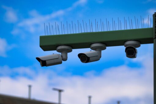 Sicurezza o violazione della privacy? Le regole sulle telecamere private in condominio