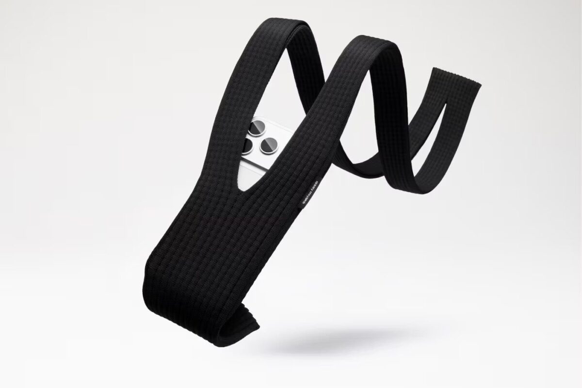 Iphone Pocket: la tasca portatile Issey Miyake e Apple Iphone Pocket: la tasca portatile Issey Miyake e Apple