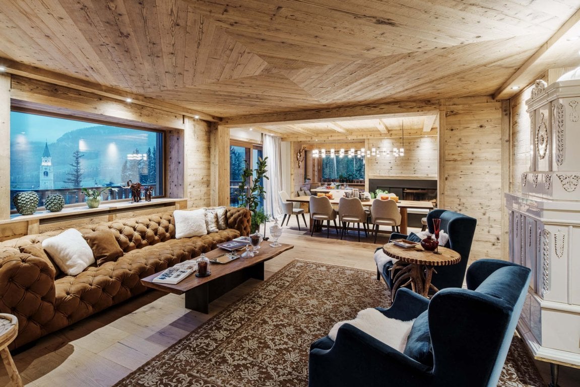 Una villa a Cortina d’Ampezzo reinterpreta con eleganza l’estetica montana Una villa a Cortina d’Ampezzo reinterpreta con eleganza l’estetica montana