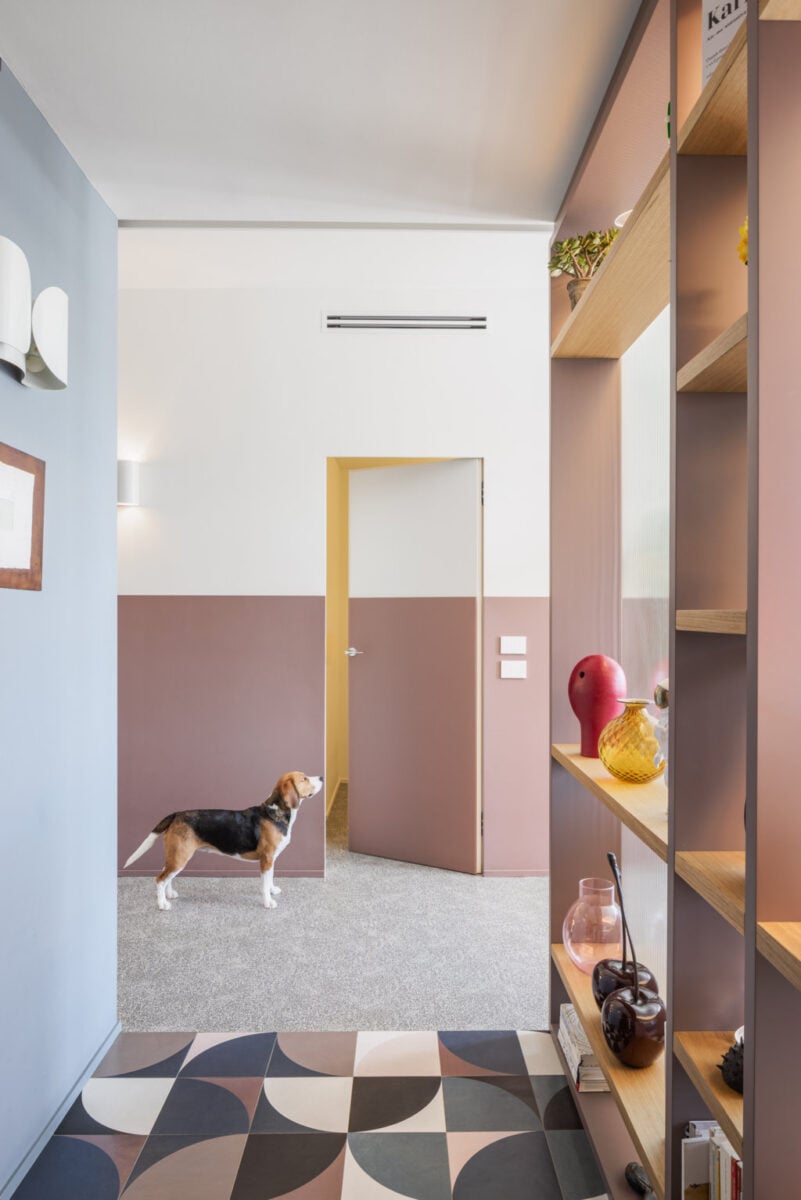 Vivere a Milano. Spazi fluidi, ambienti aperti e pavimenti originali: benvenuti nella casa di via Gluck