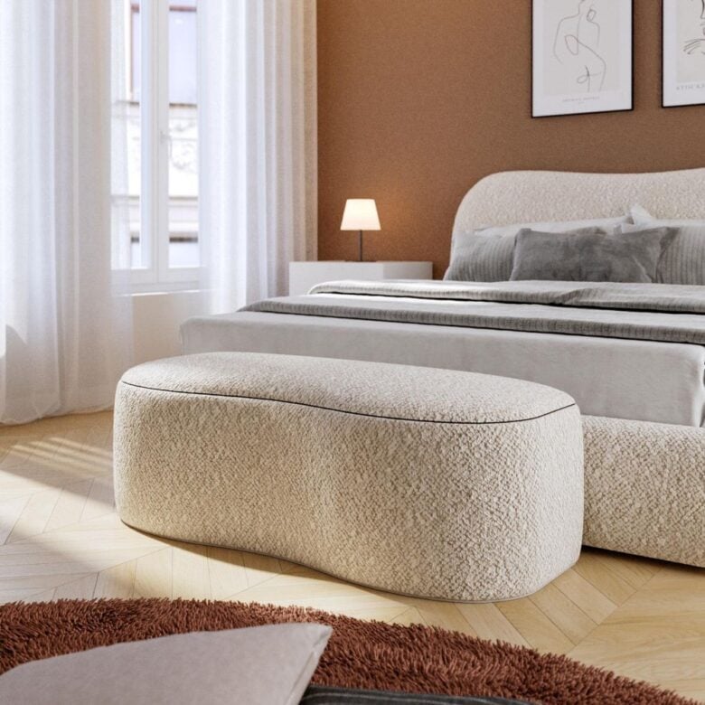 Panca contenitore in bouclé panna con seduta imbottita Bradley di Deghi