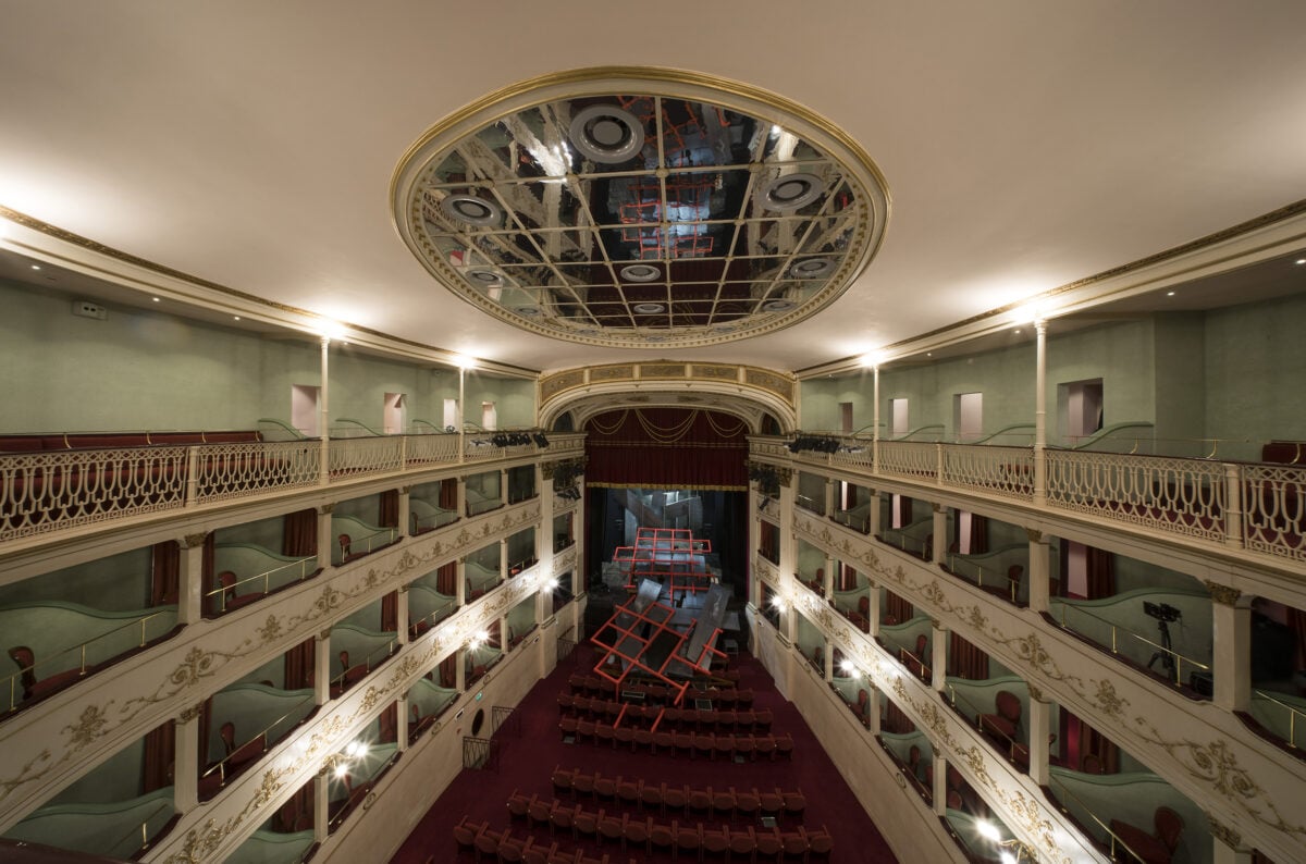 Chi &egrave; di scena. Il dialogo proficuo tra design e teatro.