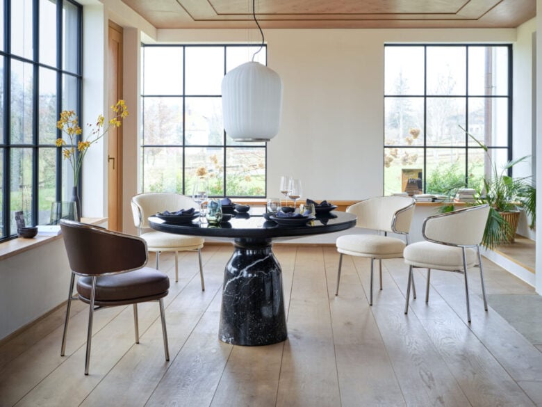 ClassiCon-plissee-pendant-lamp-photo-andreas-hoernisch_01