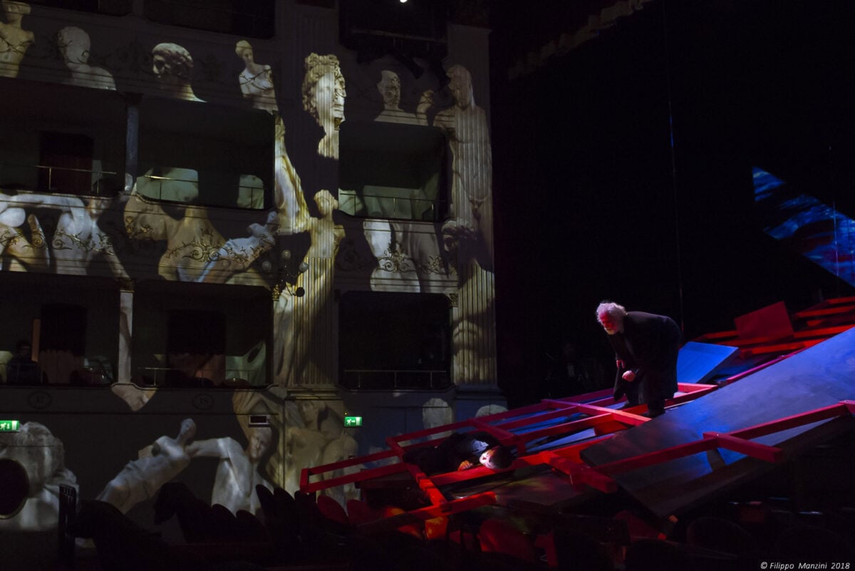 Chi &egrave; di scena. Il dialogo proficuo tra design e teatro.