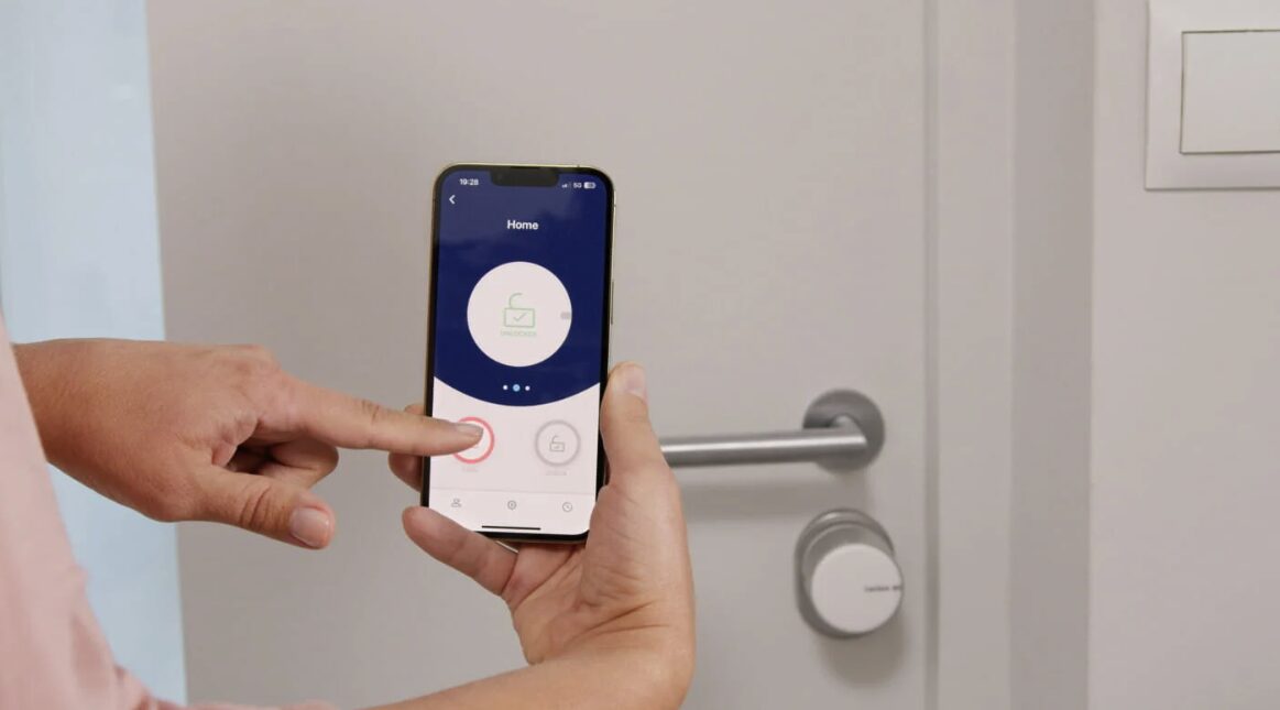 Apri e chiudi la porta con lo smartphone: scopri le smart lock