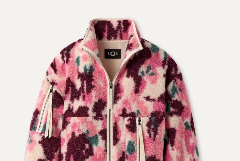 UGG lancia la linea di San Valentino: sabot, giacche e calzini all’insegna dell’amore