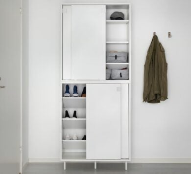L’armadietto che si trasforma: la scarpiera IKEA salvaspazio