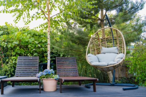 Giardino da copertina con il complemento Deghi più desiderato del momento