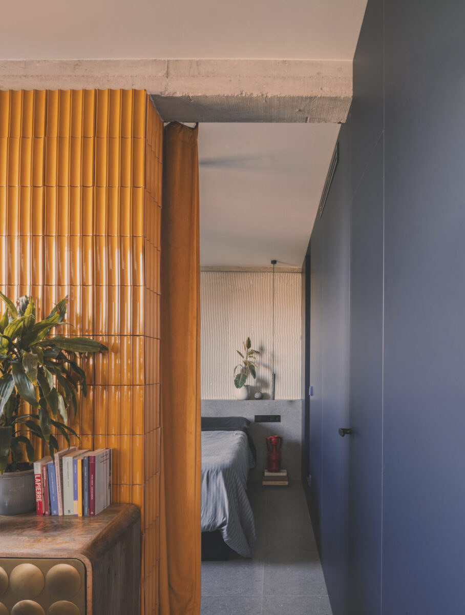 Colore, texture e tanta luce naturale. Questi gli assi nella manica del restyling di un appartamento a Madrid