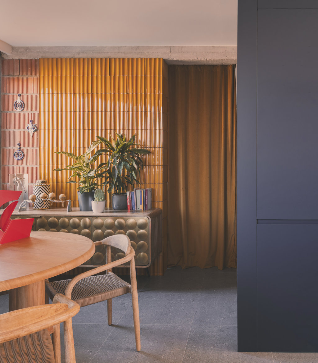 Colore, texture e tanta luce naturale. Questi gli assi nella manica del restyling di un appartamento a Madrid