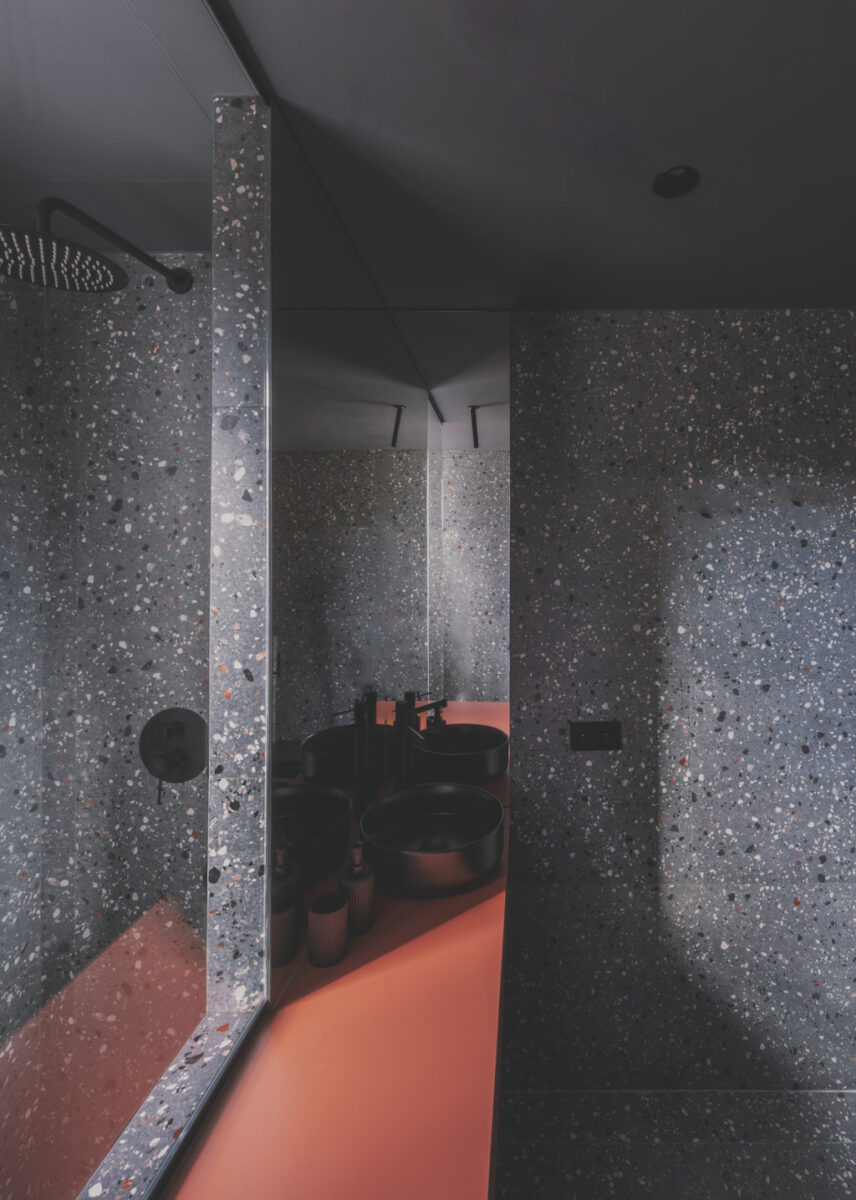 Colore, texture e tanta luce naturale. Questi gli assi nella manica del restyling di un appartamento a Madrid