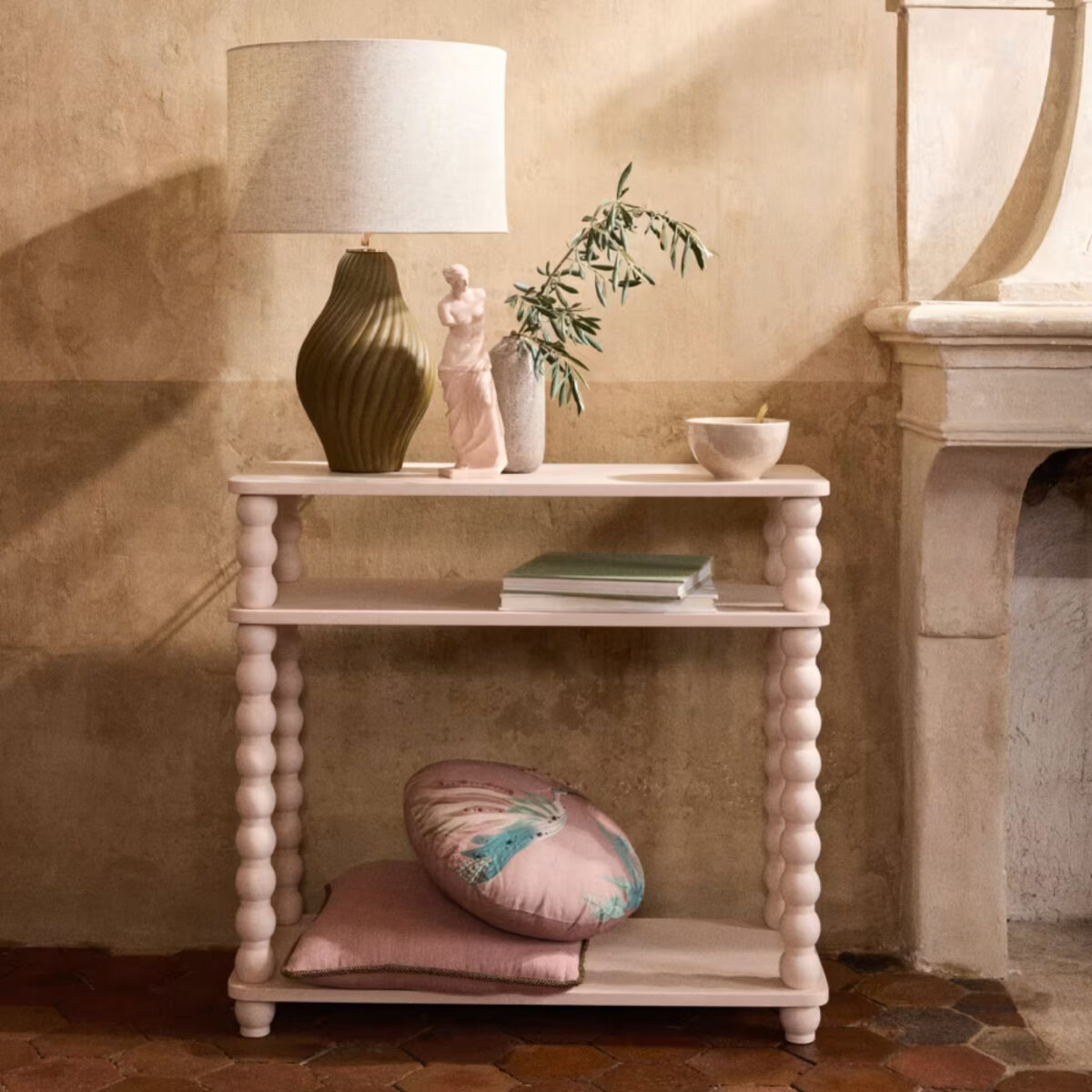 Ingresso piccolo: la consolle Maisons du Monde in offerta che risolve il problema