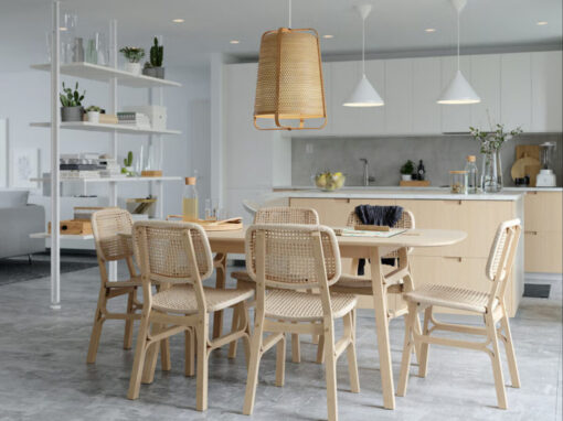 Il tavolo scandinavo Ikea in fine serie che sta andando a ruba