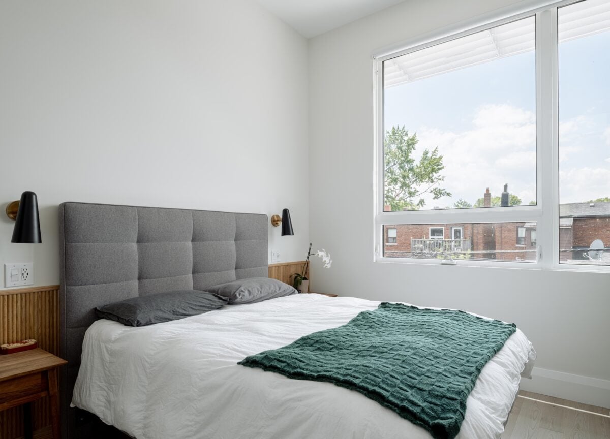 Questa casa a Toronto &egrave; un manifesto d&rsquo;arte tra dettagli decorativi, elementi geometrici e cromie decise