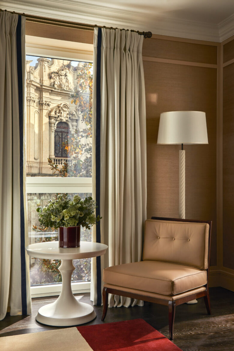 15 RFH The Carlton - Deluxe Junior Suite #201 040 MA OCT 25