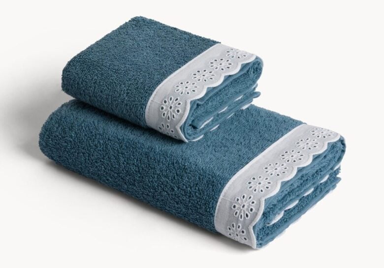 asciugamano-in-puro-cotone-bordo-sangallo