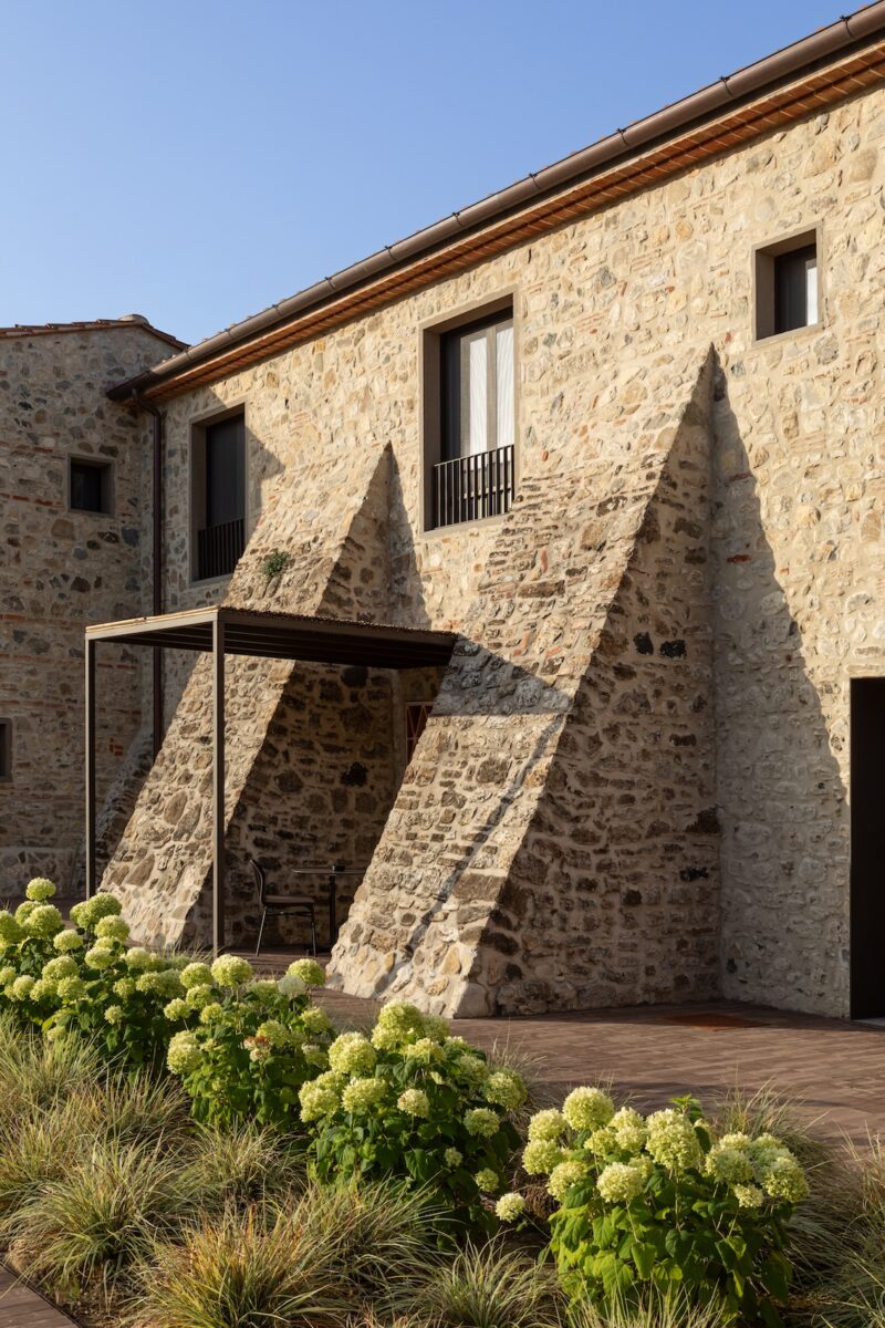 In Toscana, un hotel diffuso racconta la tradizione con uno sguardo contemporaneo