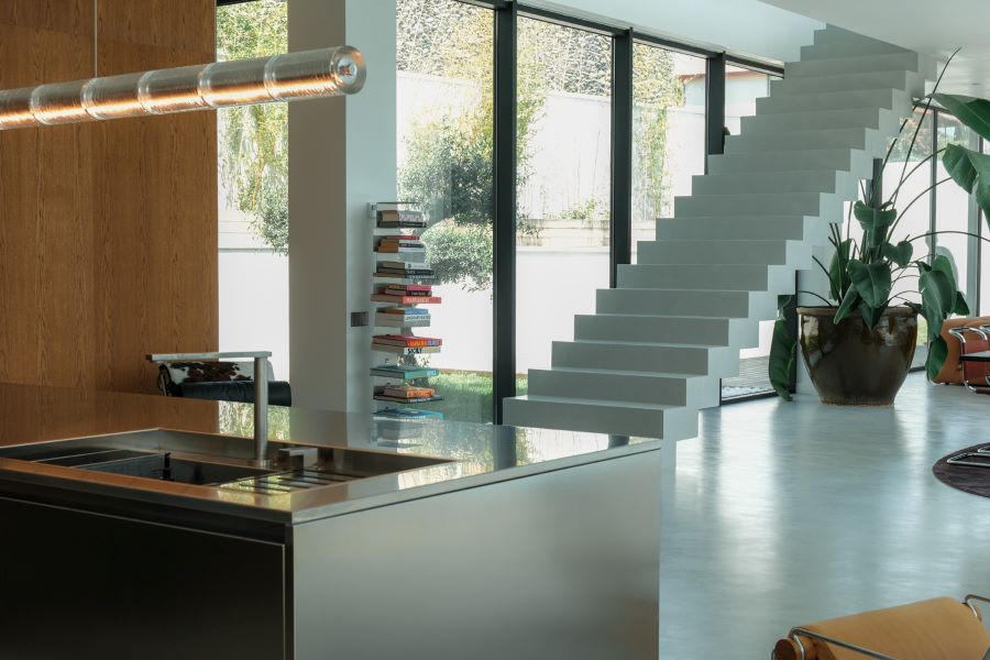 La scala come elemento architettonico fondamentale nel determinare lo stile dell&rsquo;interior