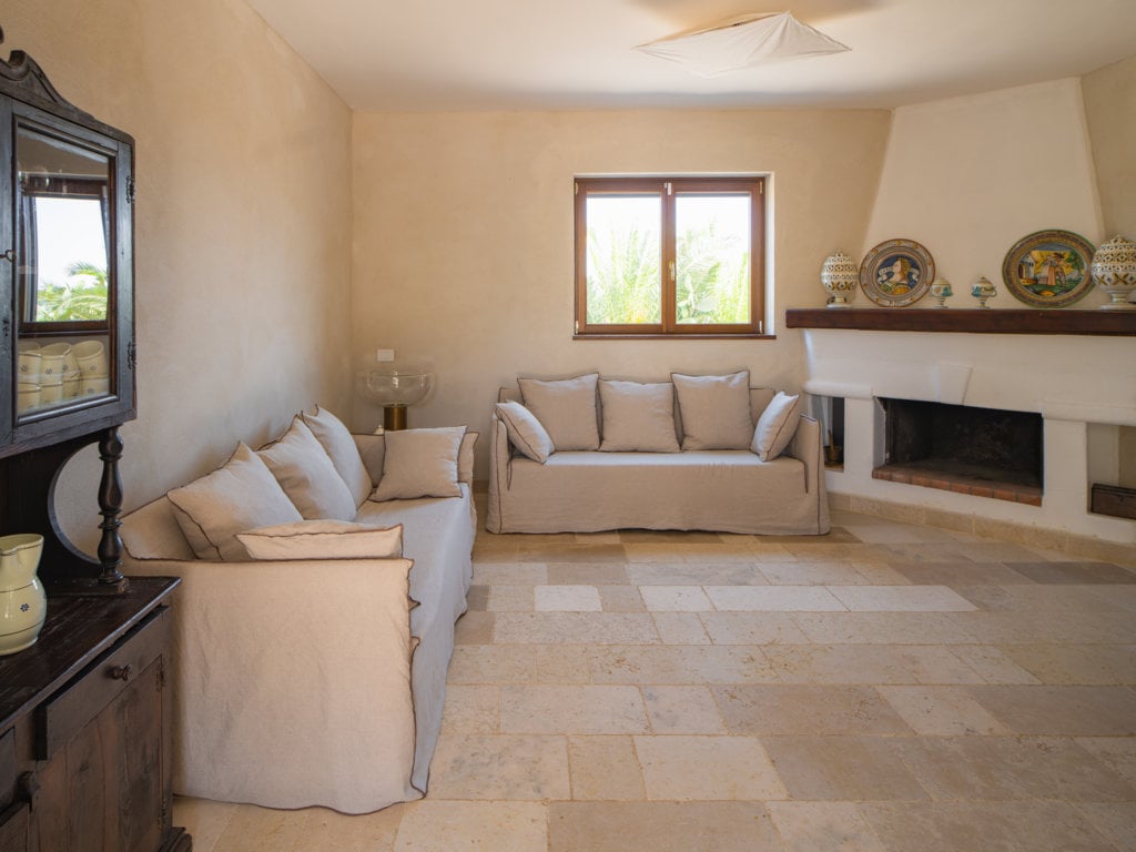 Il restauro di una masseria pugliese segna la rinascita di un’antica residenza del Settecento nel segno della sottrazione consapevole Il restauro di una masseria pugliese segna la rinascita di un’antica residenza del Settecento nel segno della sottrazione consapevole