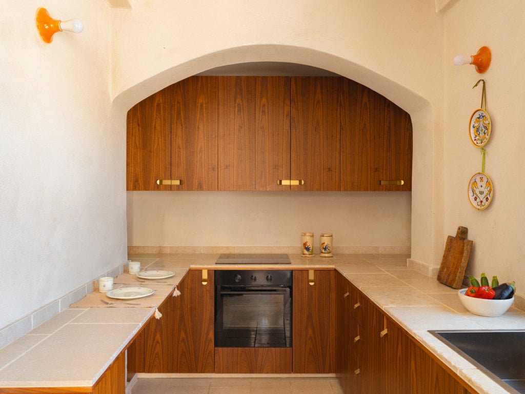 Il restauro di una masseria pugliese segna la rinascita di un’antica residenza del Settecento nel segno della sottrazione consapevole Il restauro di una masseria pugliese segna la rinascita di un’antica residenza del Settecento nel segno della sottrazione consapevole